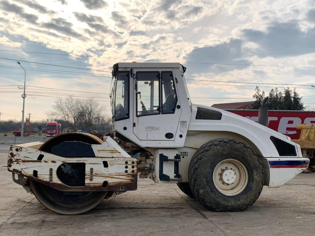 Bomag BW 213 D H-4 - Compactor: picture 5 Bomag BW 213 D H-4 - Compactor: picture 5