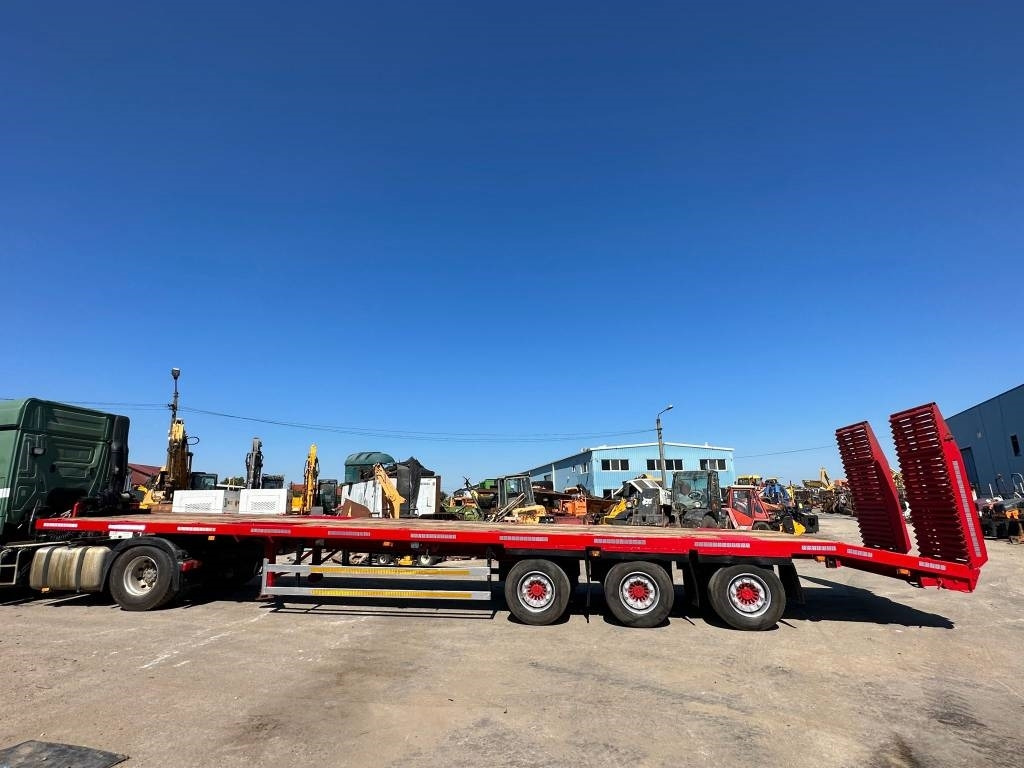 King KP40 - Low loader semi-trailer: picture 3 King KP40 - Low loader semi-trailer: picture 3