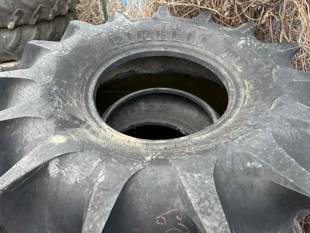 Pirelli 23.1/26 Harvester Tyres  - Tire for Agricultural machinery: picture 3 Pirelli 23.1/26 Harvester Tyres  - Tire for Agricultural machinery: picture 3
