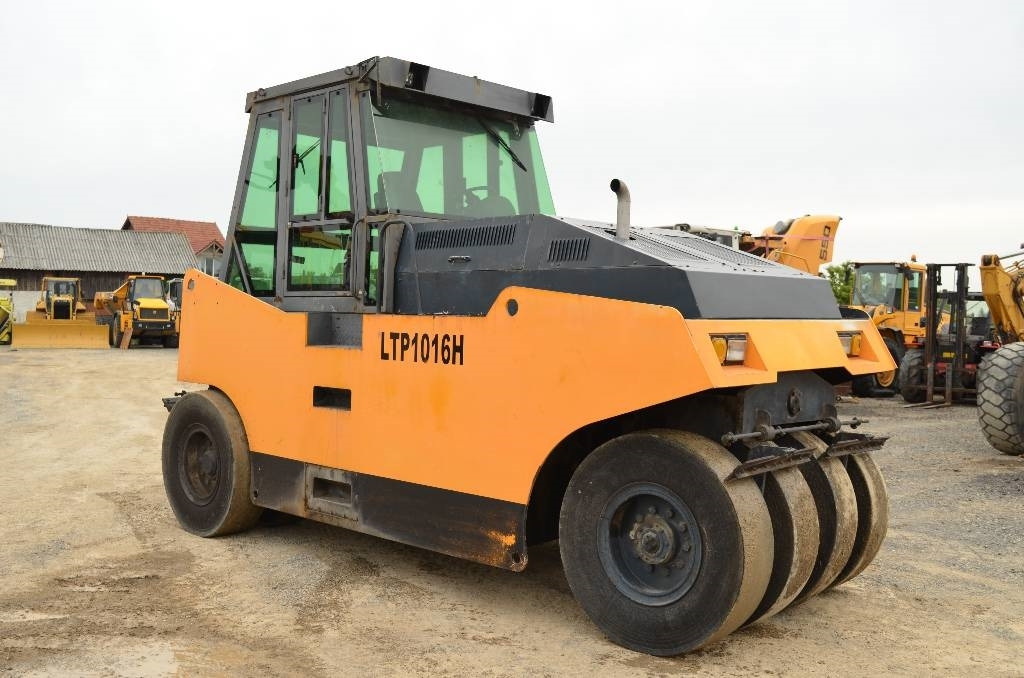 Sinoway LTP1016H - Pneumatic roller: picture 4 Sinoway LTP1016H - Pneumatic roller: picture 4