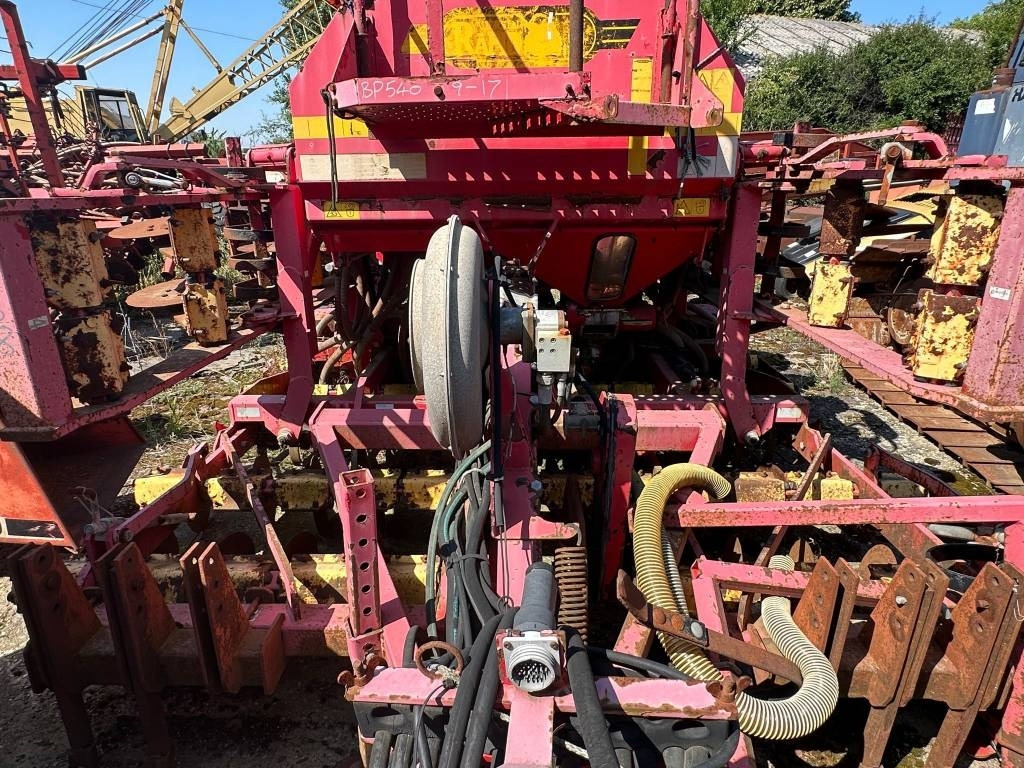 Vaderstad Rapid400F - Combine seed drill: picture 3 Vaderstad Rapid400F - Combine seed drill: picture 3