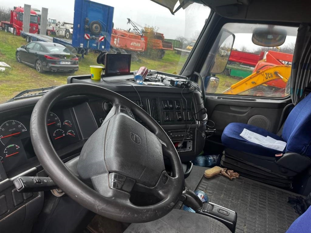 Volvo FH 12 460 - Box truck: picture 4 Volvo FH 12 460 - Box truck: picture 4