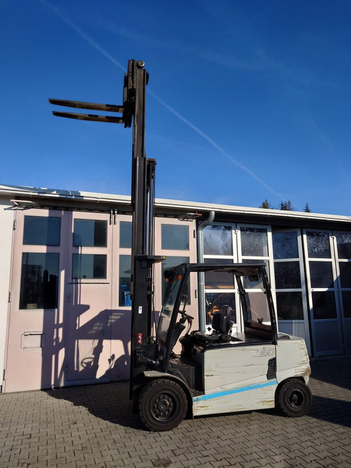 Hyundai 40B-9 - Electric forklift: picture 3 Hyundai 40B-9 - Electric forklift: picture 3