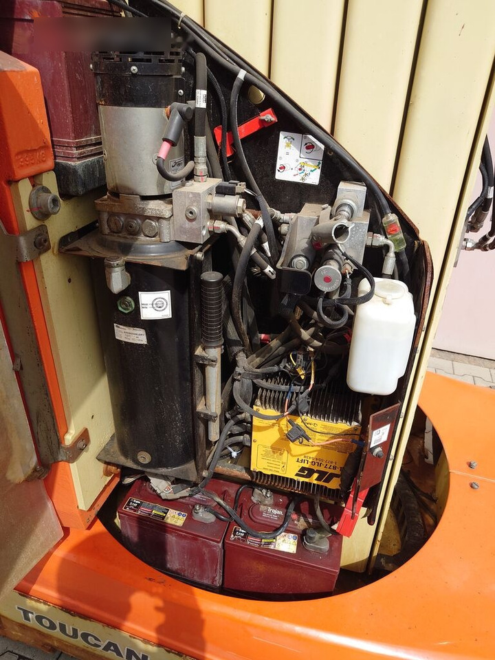 Vertical mast lift JLG TOUCAN 12E PLUS: picture 10