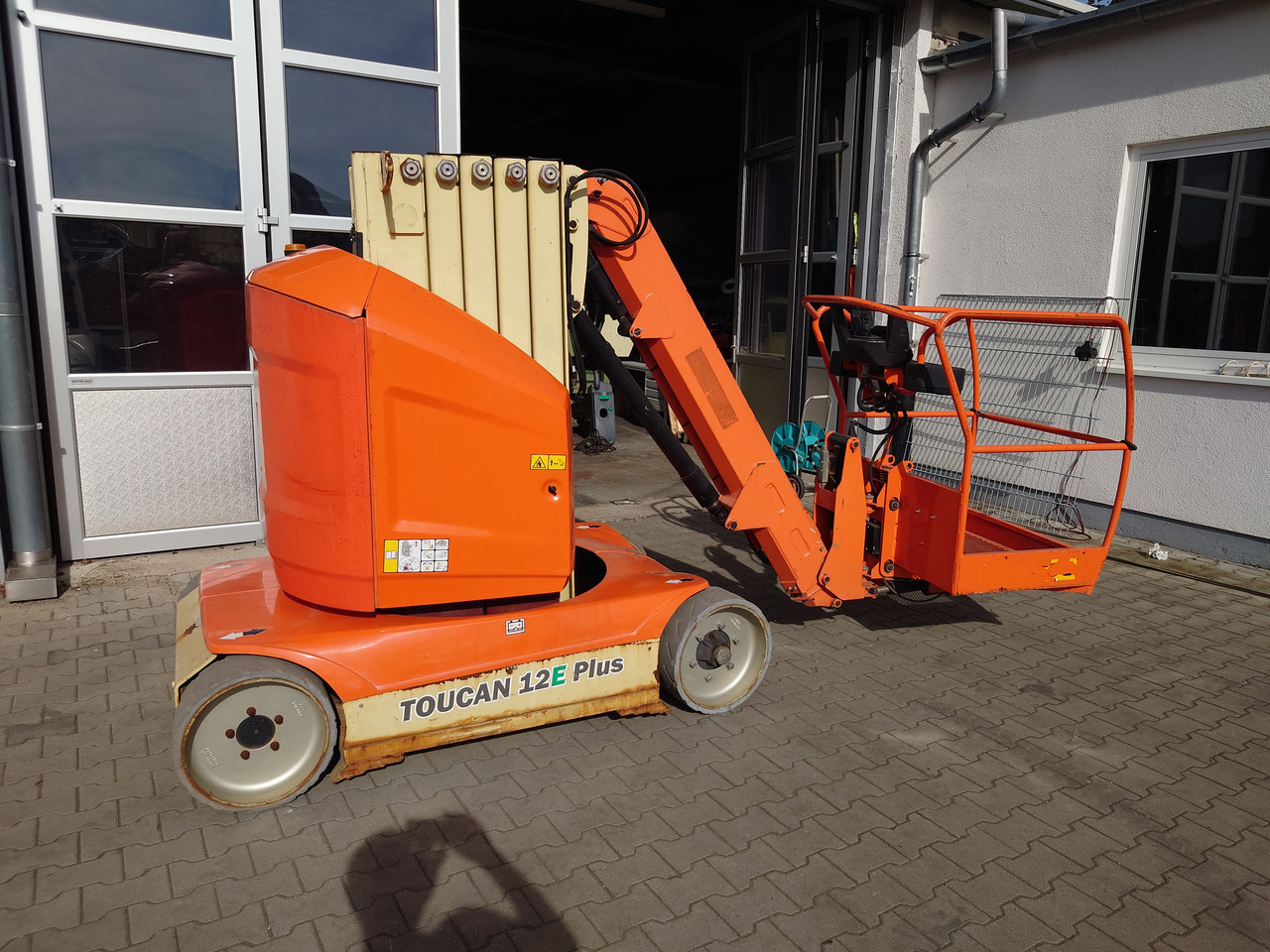 Vertical mast lift JLG TOUCAN 12E PLUS: picture 11