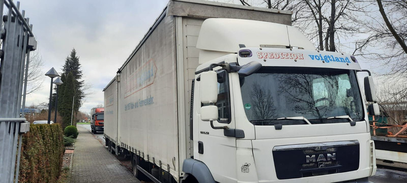 MAN TGM 12.250 - Curtainsider truck: picture 2 MAN TGM 12.250 - Curtainsider truck: picture 2