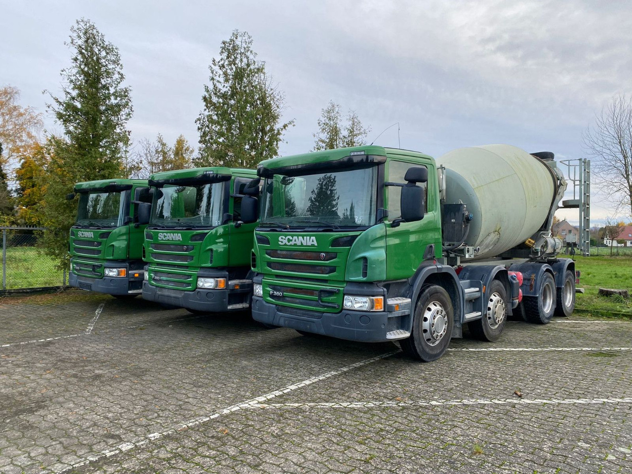 Scania 2x P360 Betonmischer 8x4 Blatt/Blatt E6 2 stück - Concrete mixer truck: picture 1 Scania 2x P360 Betonmischer 8x4 Blatt/Blatt E6 2 stück - Concrete mixer truck: picture 1