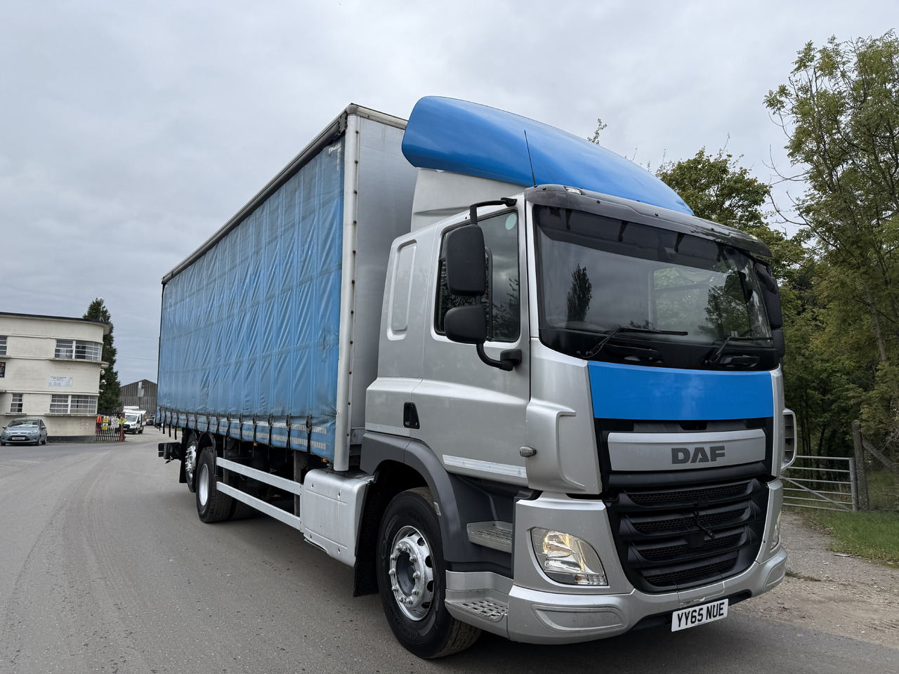 2015 DAF CF 330 Curtainside Truck - Curtainsider truck: picture 1 2015 DAF CF 330 Curtainside Truck - Curtainsider truck: picture 1