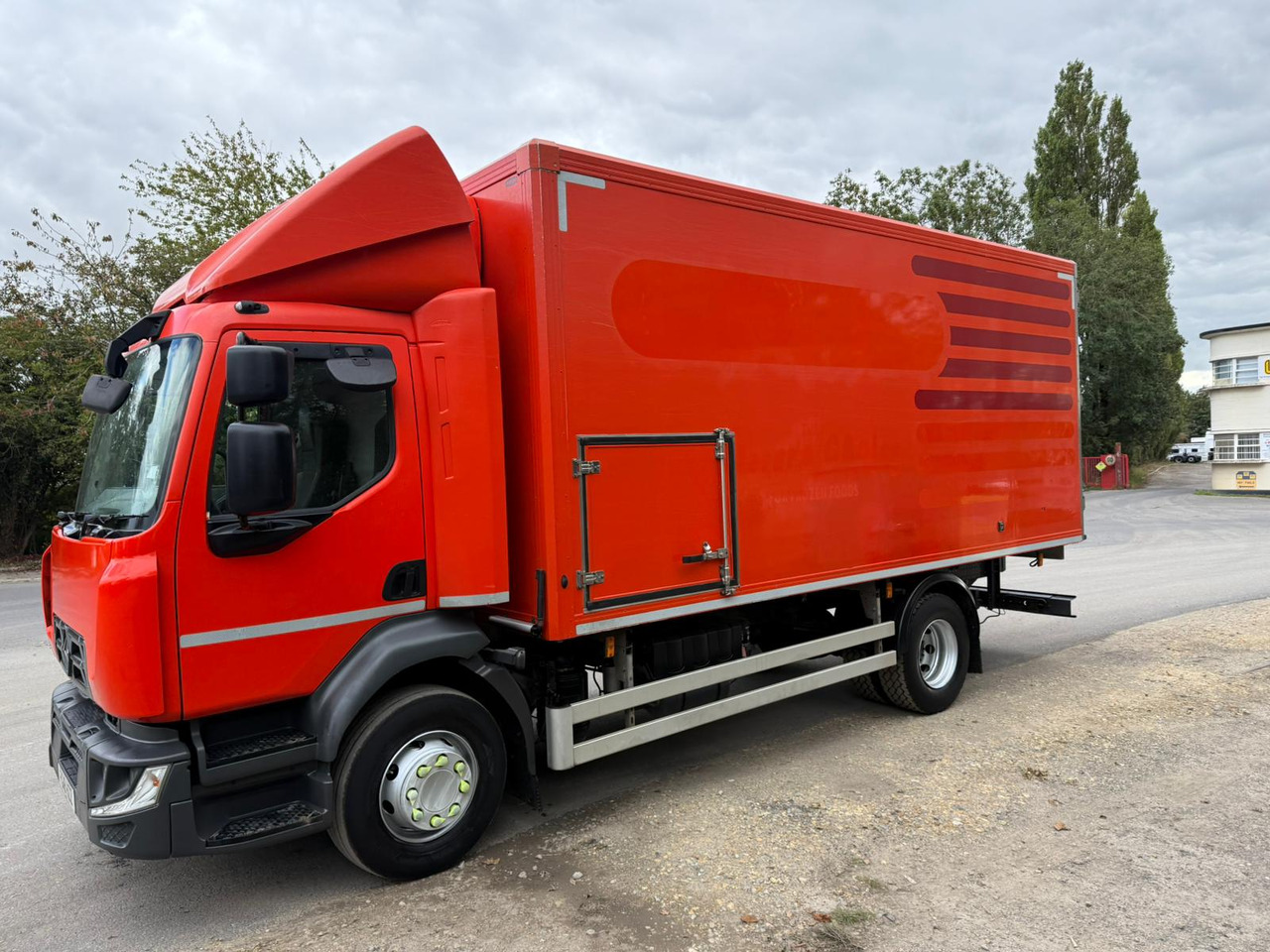 Refrigerator truck 2018 Renault D Refrigerated Truck: picture 13