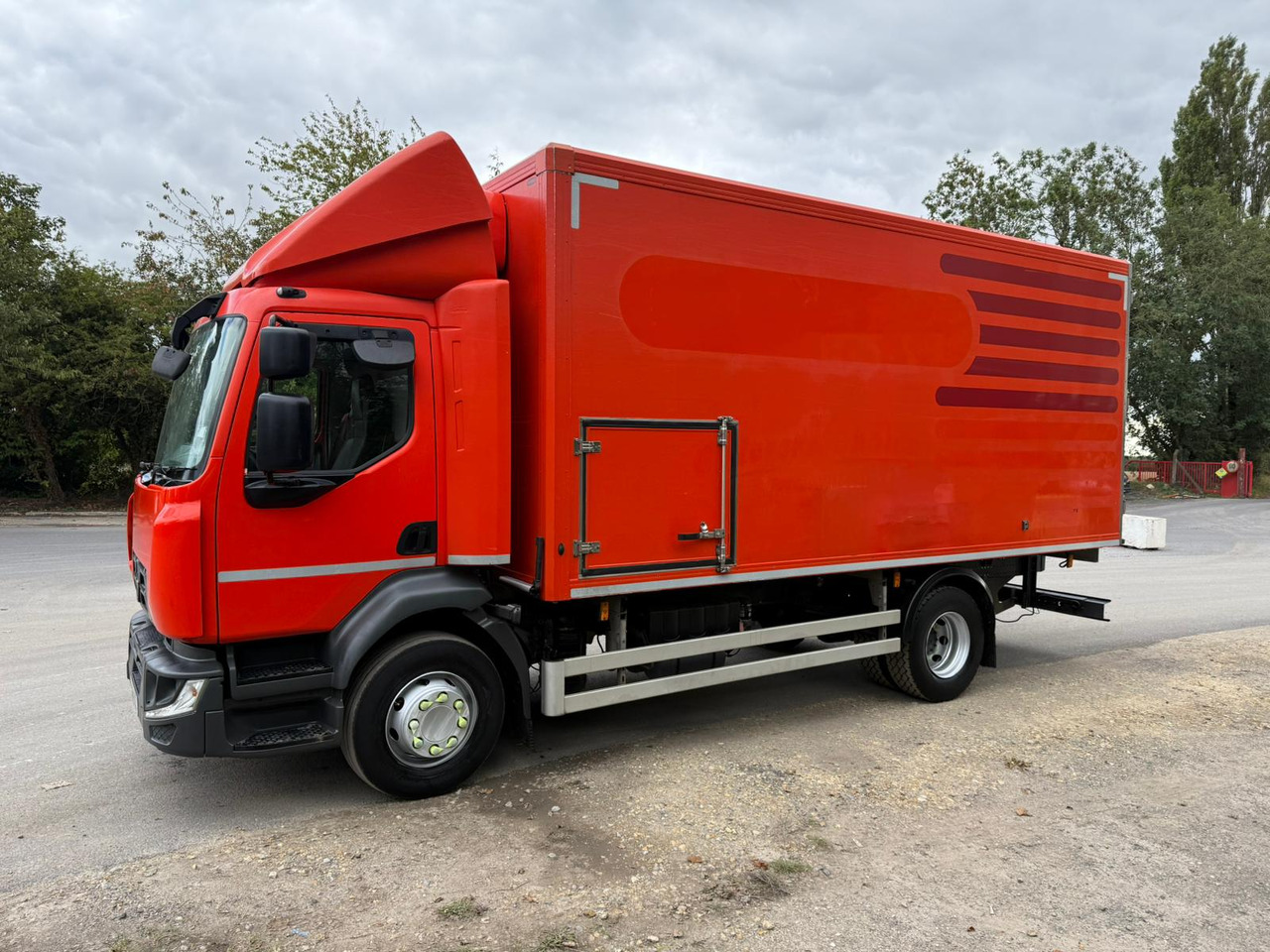 Refrigerator truck 2018 Renault D Refrigerated Truck: picture 17