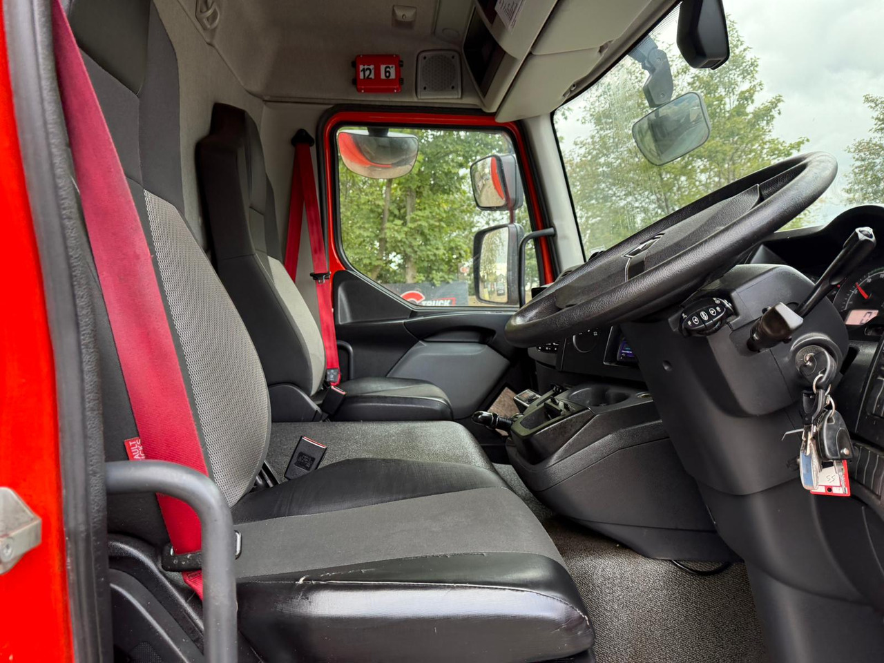 Refrigerator truck 2018 Renault D Refrigerated Truck: picture 31