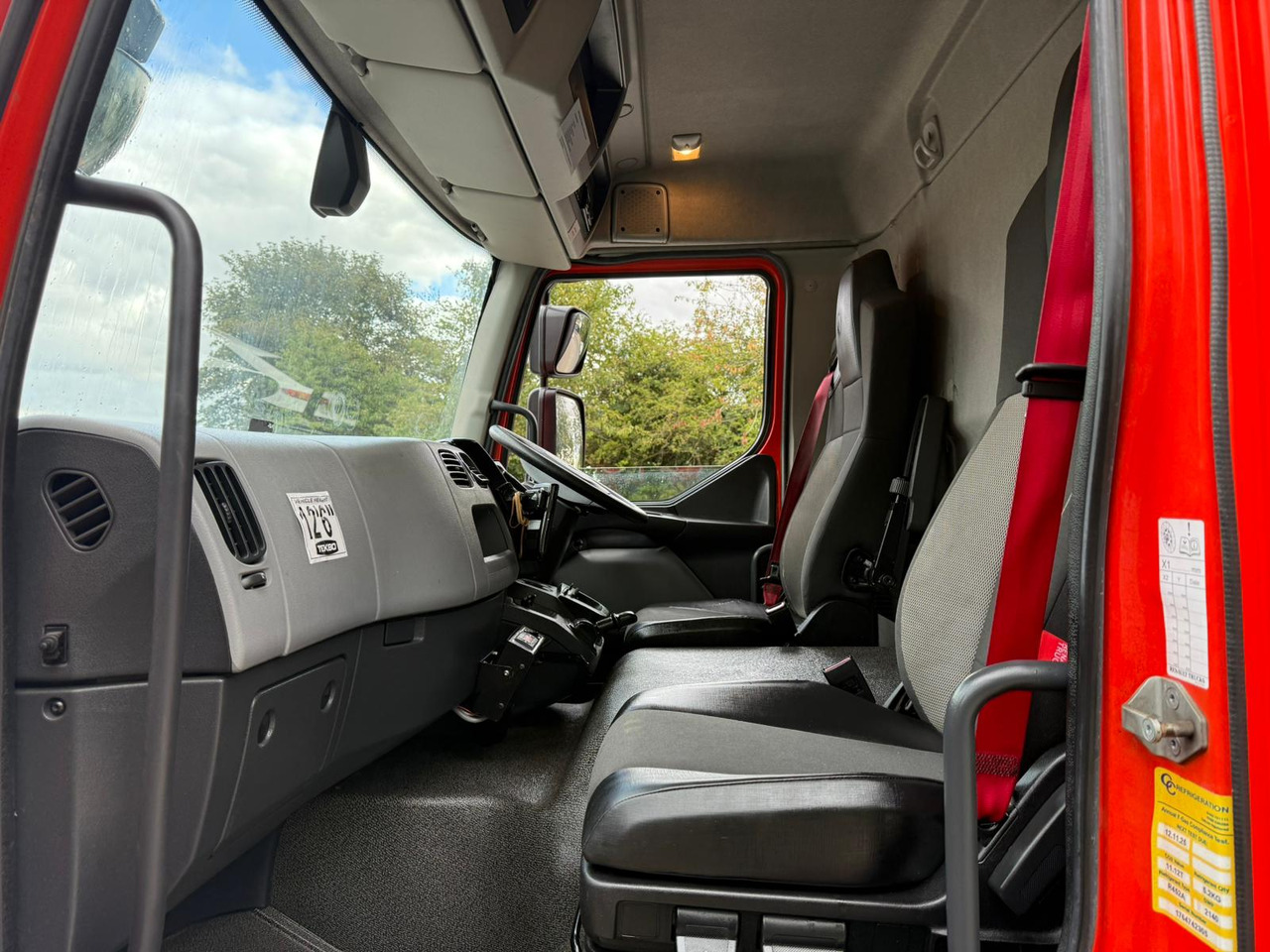 Refrigerator truck 2018 Renault D Refrigerated Truck: picture 29