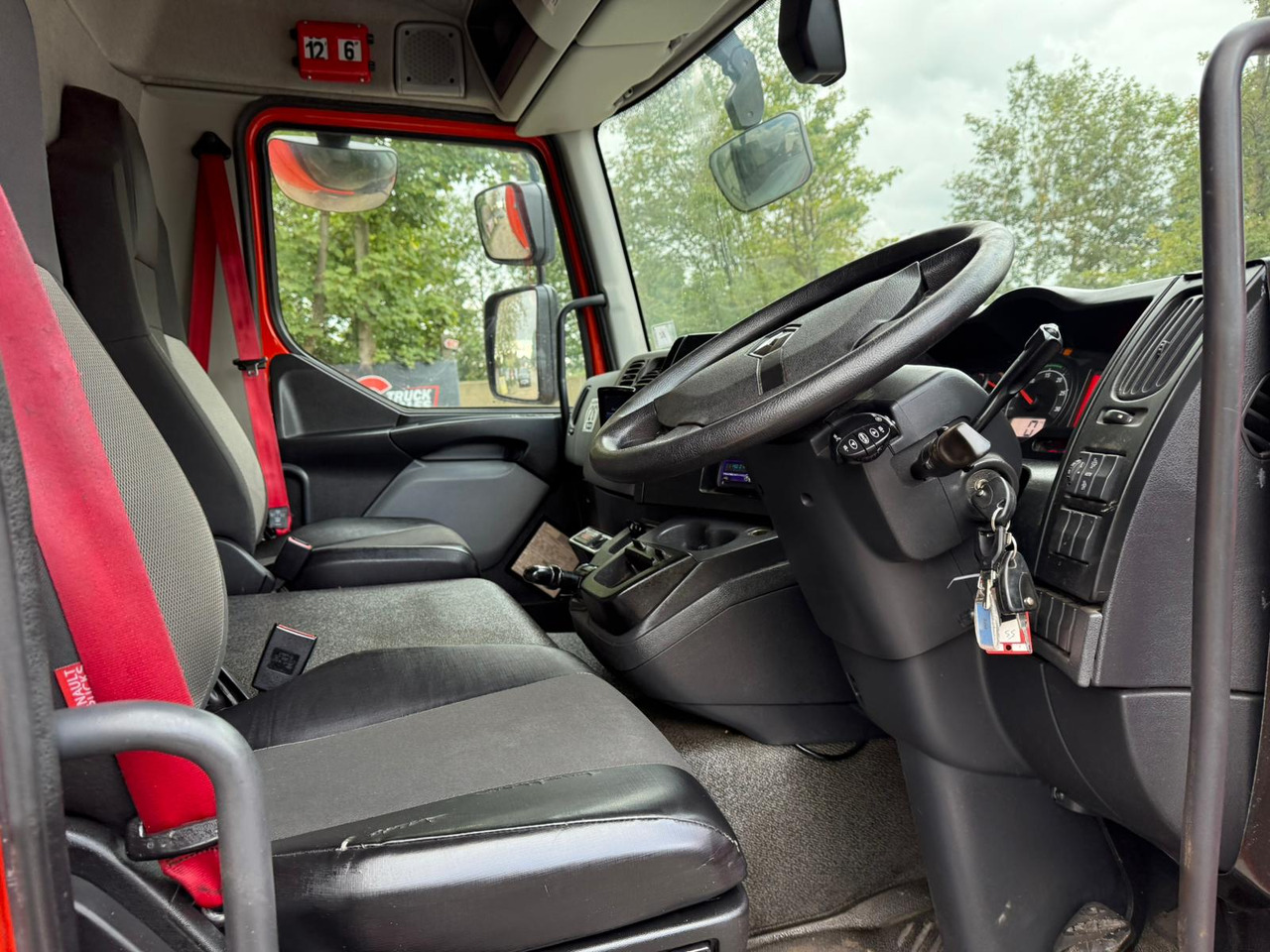 Refrigerator truck 2018 Renault D Refrigerated Truck: picture 32