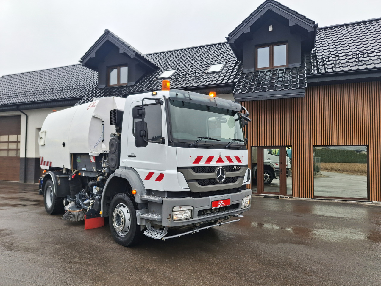 MERCEDES-BENZ Axor 1829 Zamiatarka Kehrmaschine Johnston 2 Motoren Karcher L/R - Road sweeper: picture 1 MERCEDES-BENZ Axor 1829 Zamiatarka Kehrmaschine Johnston 2 Motoren Karcher L/R - Road sweeper: picture 1
