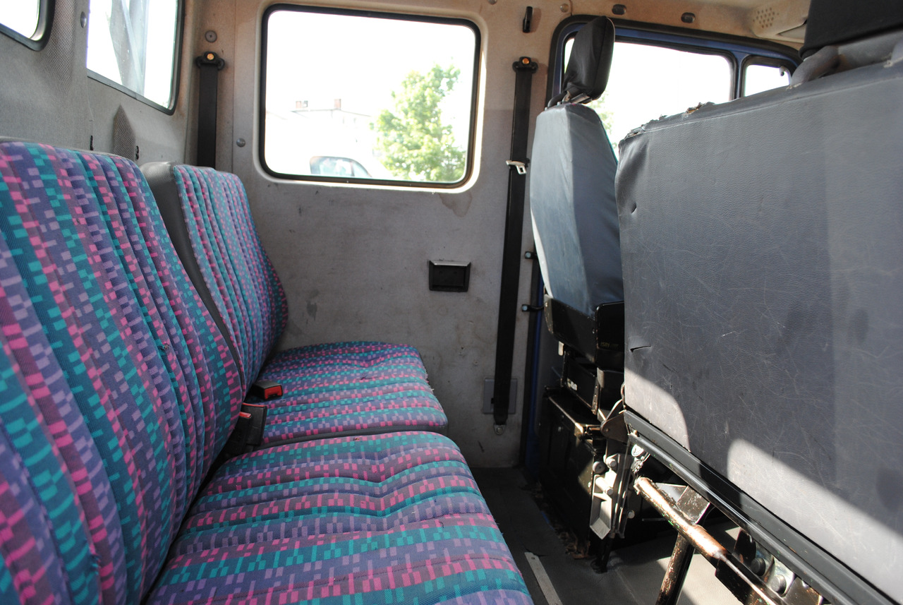 Dropside/ Flatbed truck Mercedes-Benz 711D Doka Dubel Kabina Pritsche Doppelkabine: picture 19 Dropside/ Flatbed truck Mercedes-Benz 711D Doka Dubel Kabina Pritsche Doppelkabine: picture 19