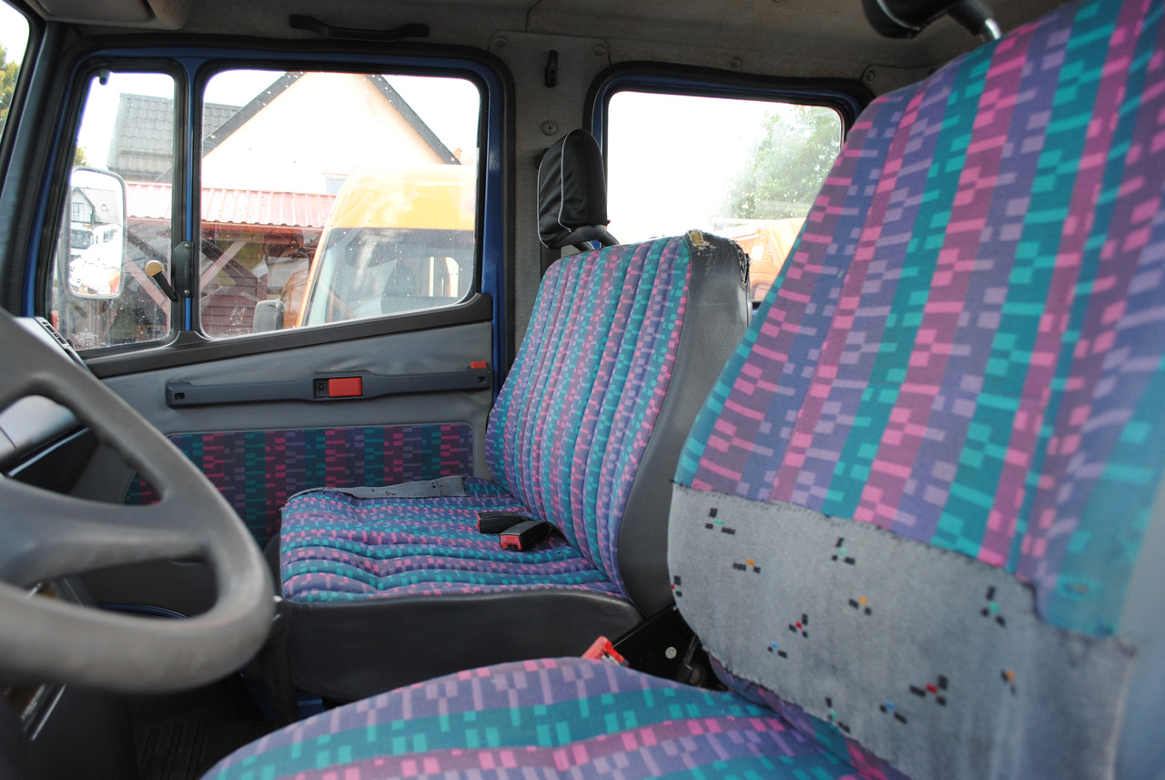 Dropside/ Flatbed truck Mercedes-Benz 711D Doka Dubel Kabina Pritsche Doppelkabine: picture 14 Dropside/ Flatbed truck Mercedes-Benz 711D Doka Dubel Kabina Pritsche Doppelkabine: picture 14