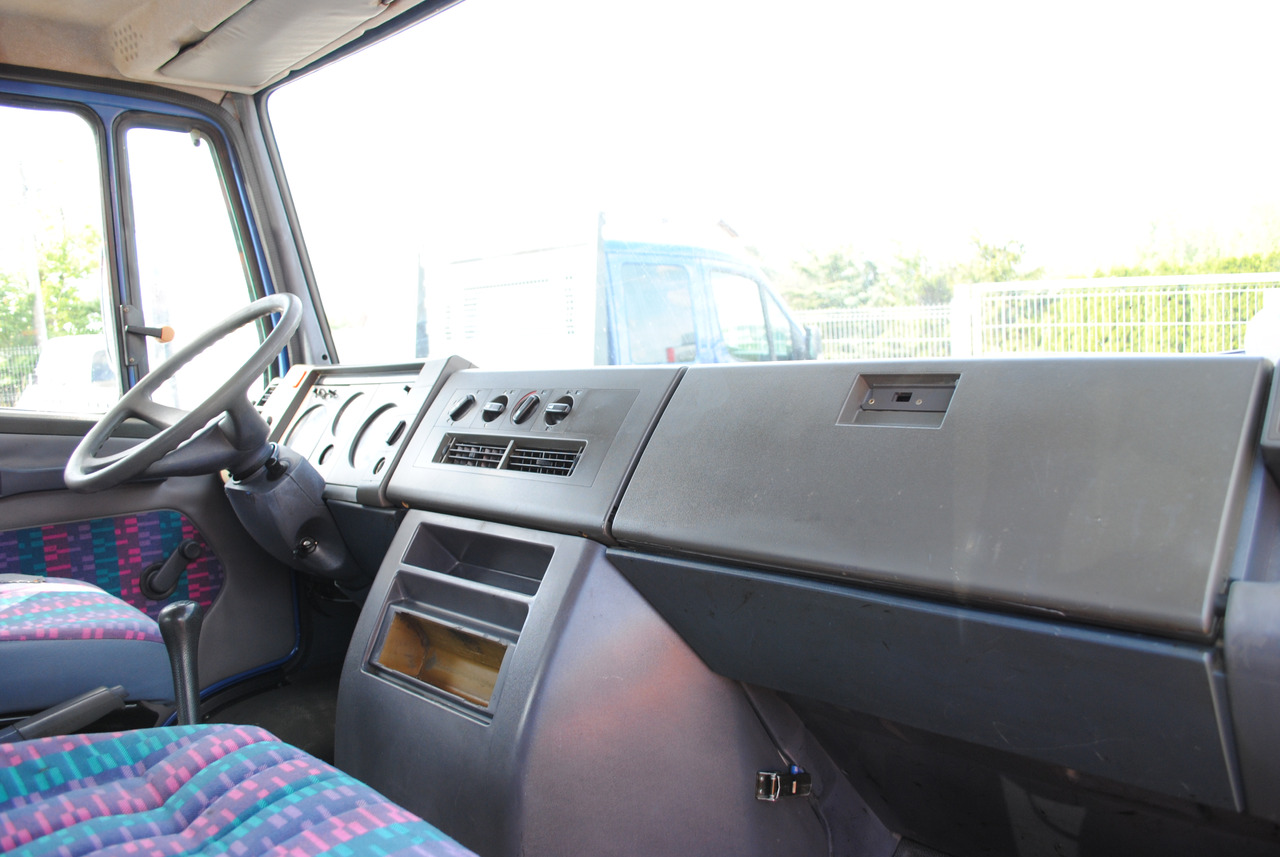 Dropside/ Flatbed truck Mercedes-Benz 711D Doka Dubel Kabina Pritsche Doppelkabine: picture 17 Dropside/ Flatbed truck Mercedes-Benz 711D Doka Dubel Kabina Pritsche Doppelkabine: picture 17