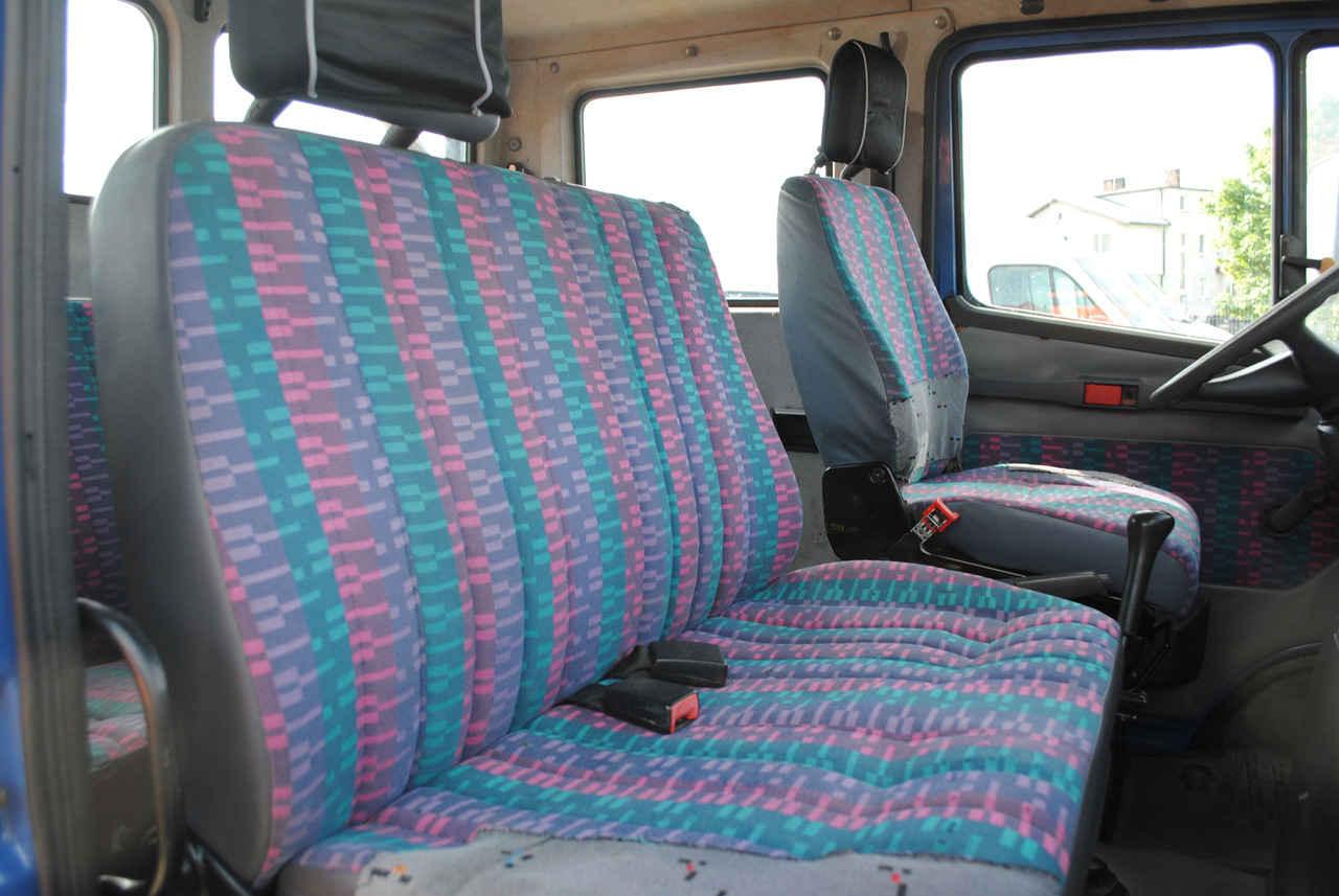 Dropside/ Flatbed truck Mercedes-Benz 711D Doka Dubel Kabina Pritsche Doppelkabine: picture 18 Dropside/ Flatbed truck Mercedes-Benz 711D Doka Dubel Kabina Pritsche Doppelkabine: picture 18