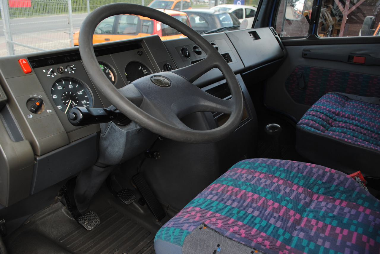 Dropside/ Flatbed truck Mercedes-Benz 711D Doka Dubel Kabina Pritsche Doppelkabine: picture 13 Dropside/ Flatbed truck Mercedes-Benz 711D Doka Dubel Kabina Pritsche Doppelkabine: picture 13