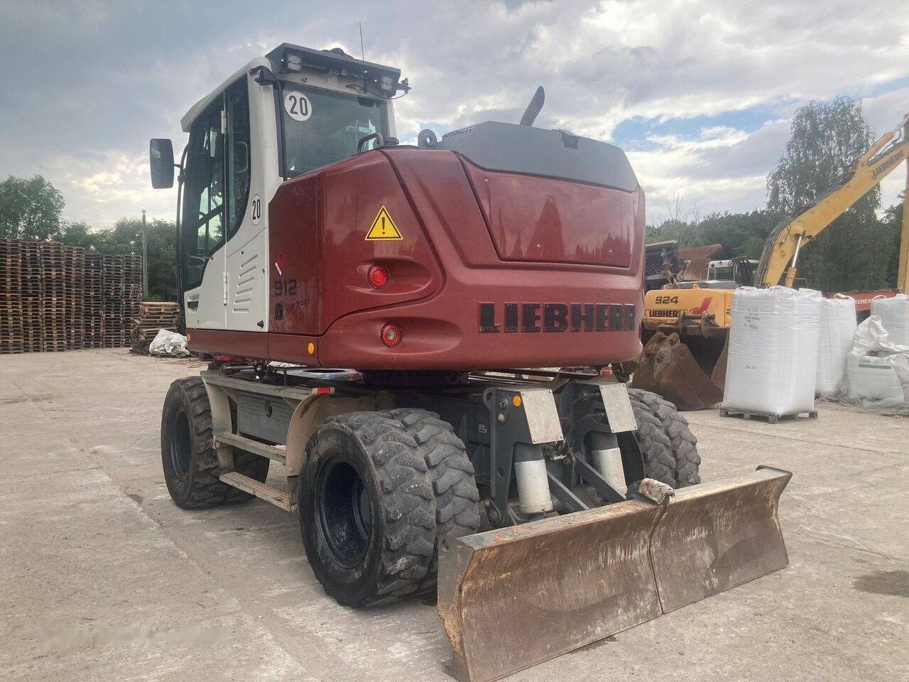 Liebherr A 912 Compact Rotator R4 on lease Liebherr A 912 Compact Rotator R4: picture 11
