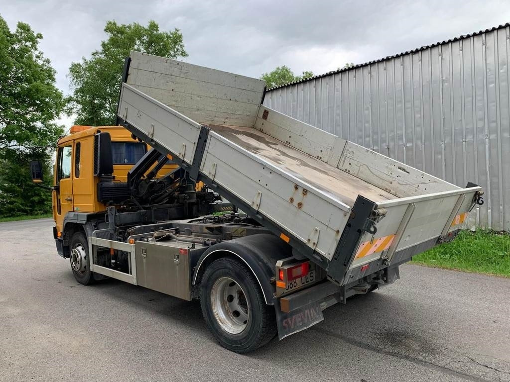 Volvo FL615 + HIAB 027-2  - Tipper: picture 2 Volvo FL615 + HIAB 027-2  - Tipper: picture 2