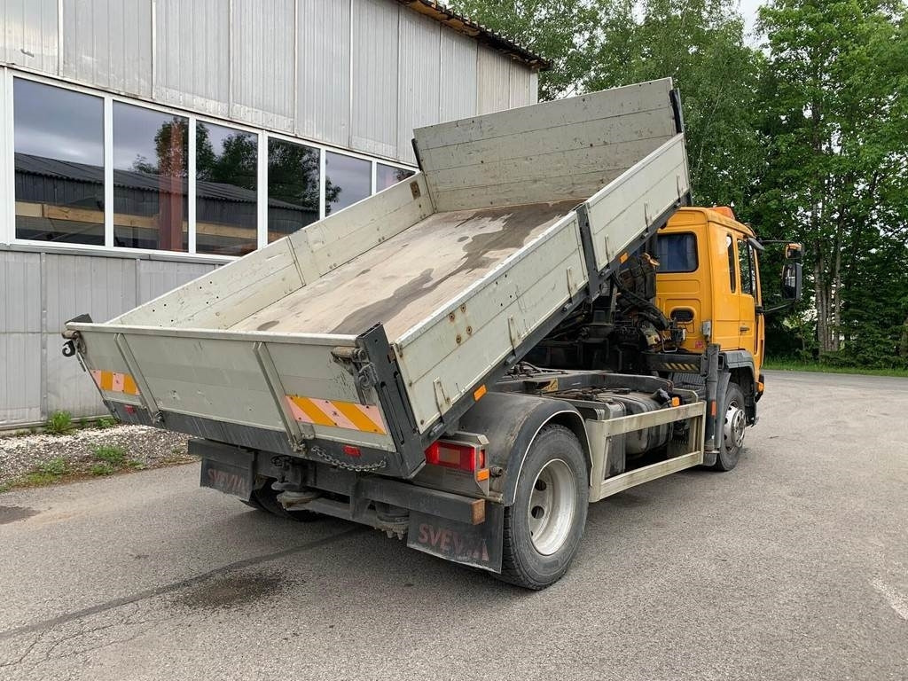 Volvo FL615 + HIAB 027-2  - Tipper: picture 4 Volvo FL615 + HIAB 027-2  - Tipper: picture 4