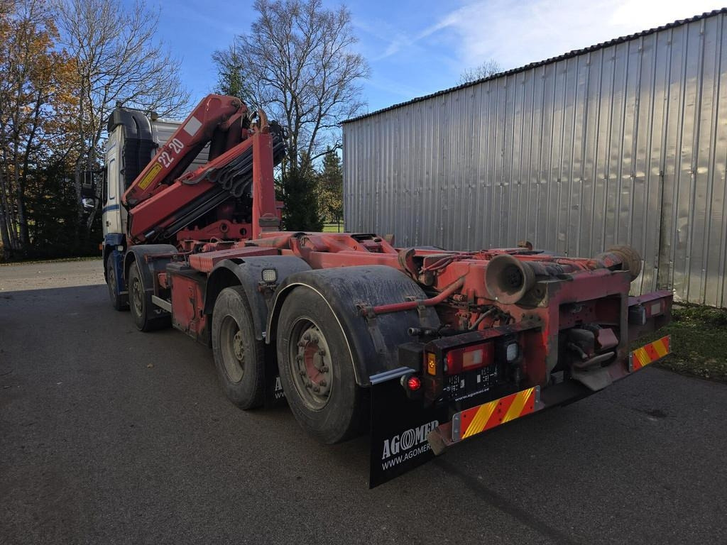 Volvo FM12 420 8X2 HMF 2220 K4  - Hook lift truck: picture 2 Volvo FM12 420 8X2 HMF 2220 K4  - Hook lift truck: picture 2