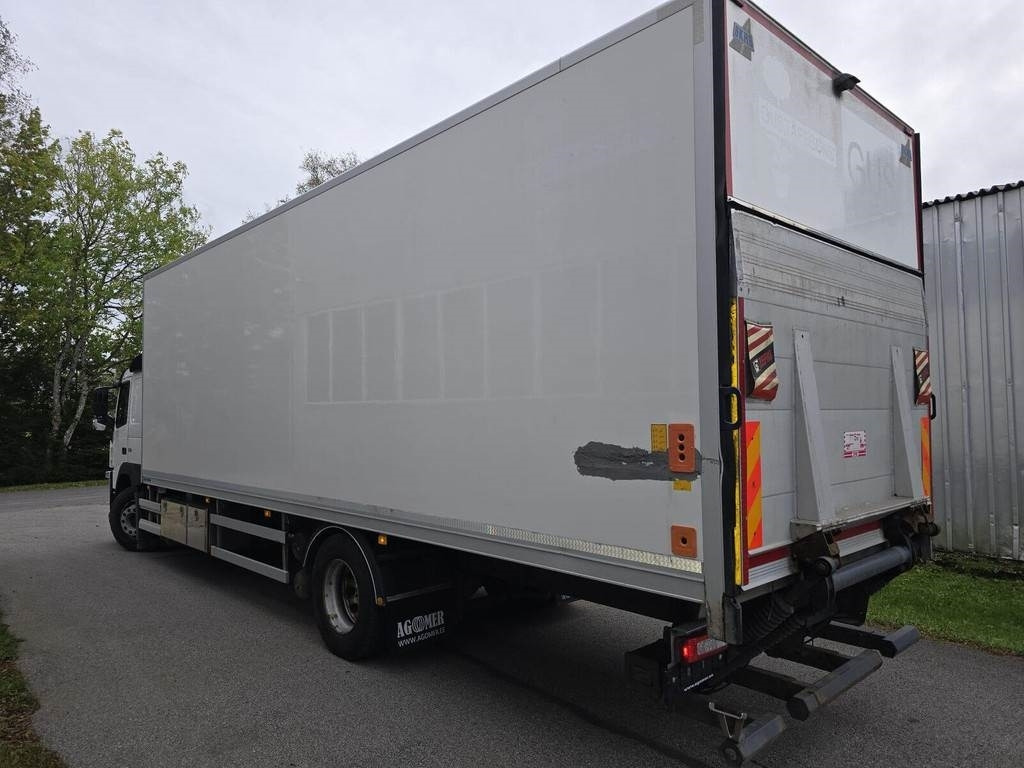 Volvo FM330 4X2  - Box truck: picture 2 Volvo FM330 4X2  - Box truck: picture 2