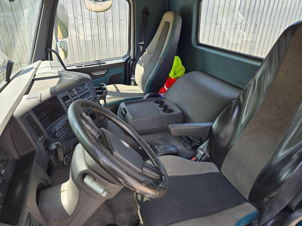 Hook lift truck Volvo FMX450 6X2 JOAB: picture 15