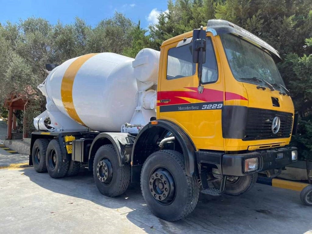 Mercedes-Benz 3229 V8 8X4 - Concrete mixer truck: picture 1 Mercedes-Benz 3229 V8 8X4 - Concrete mixer truck: picture 1