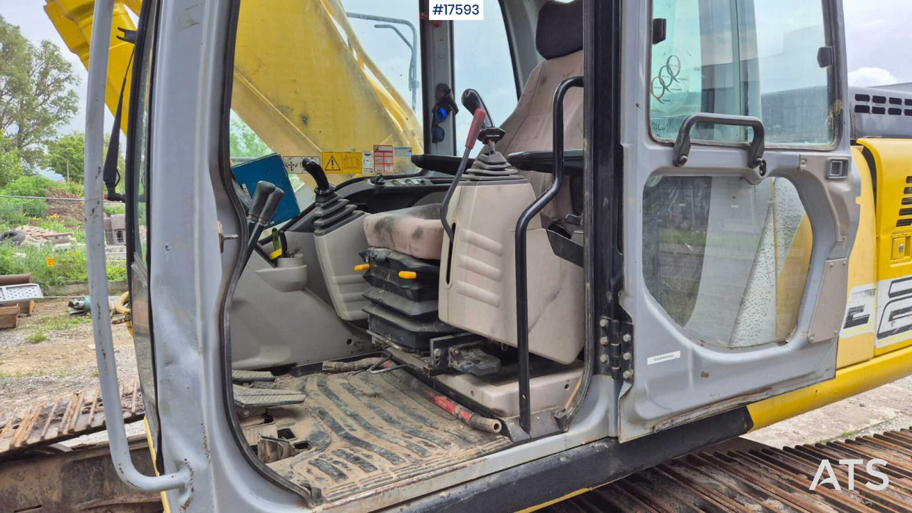 Crawler excavator 2005 New Holland E215: picture 18