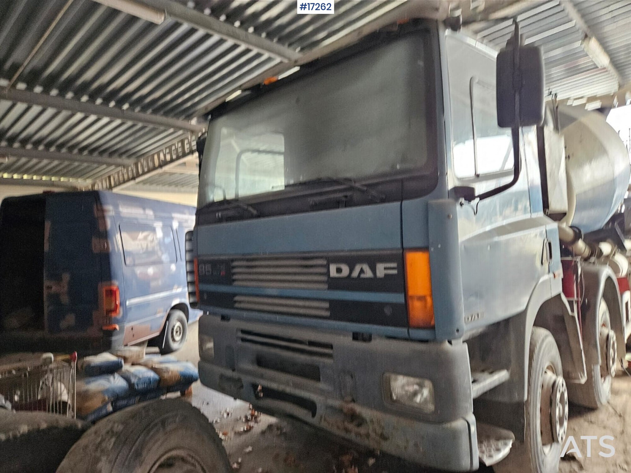 Concrete pump on DAF 85 330 ATI chassis (1997) - Concrete pump truck: picture 2 Concrete pump on DAF 85 330 ATI chassis (1997) - Concrete pump truck: picture 2