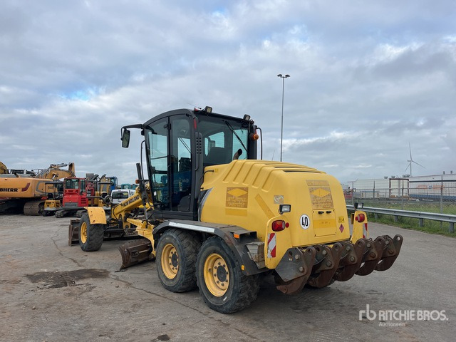 2011 New Holland F106.7A AWD Motor Grader - Flail mower/ Mulcher: picture 3 2011 New Holland F106.7A AWD Motor Grader - Flail mower/ Mulcher: picture 3