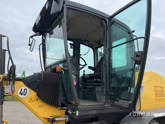 2011 New Holland F106.7A AWD Motor Grader - Flail mower/ Mulcher: picture 5 2011 New Holland F106.7A AWD Motor Grader - Flail mower/ Mulcher: picture 5