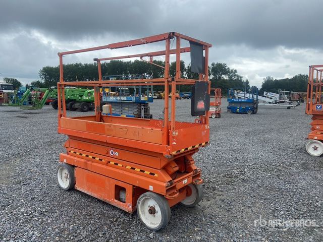 2015 Skyjack SJIII 3220 Electric (Inoperable) Scissor Lift - Scissor lift: picture 4 2015 Skyjack SJIII 3220 Electric (Inoperable) Scissor Lift - Scissor lift: picture 4