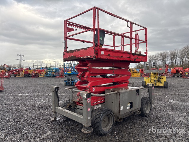 2016 Skyjack SJ6832 RT 4x4 Diesel Scissor Lift - Scissor lift: picture 3 2016 Skyjack SJ6832 RT 4x4 Diesel Scissor Lift - Scissor lift: picture 3