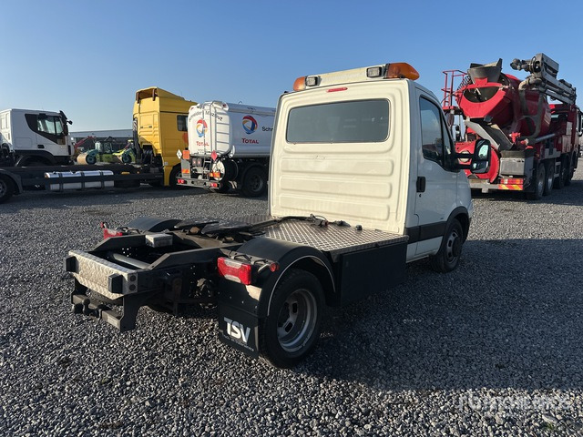 2010 Iveco 35C18 2WD Tractor - Tractor unit: picture 3 2010 Iveco 35C18 2WD Tractor - Tractor unit: picture 3