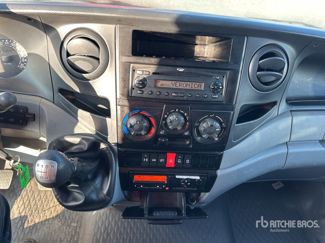 2010 Iveco 35C18 2WD Tractor - Tractor unit: picture 4 2010 Iveco 35C18 2WD Tractor - Tractor unit: picture 4