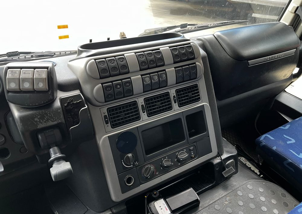 Tractor unit Iveco Stralis 360 // HIAB 144 E4 HIDUO + Radio // Zabudowa 6m // Oś podnoszona: picture 9 Tractor unit Iveco Stralis 360 // HIAB 144 E4 HIDUO + Radio // Zabudowa 6m // Oś podnoszona: picture 9