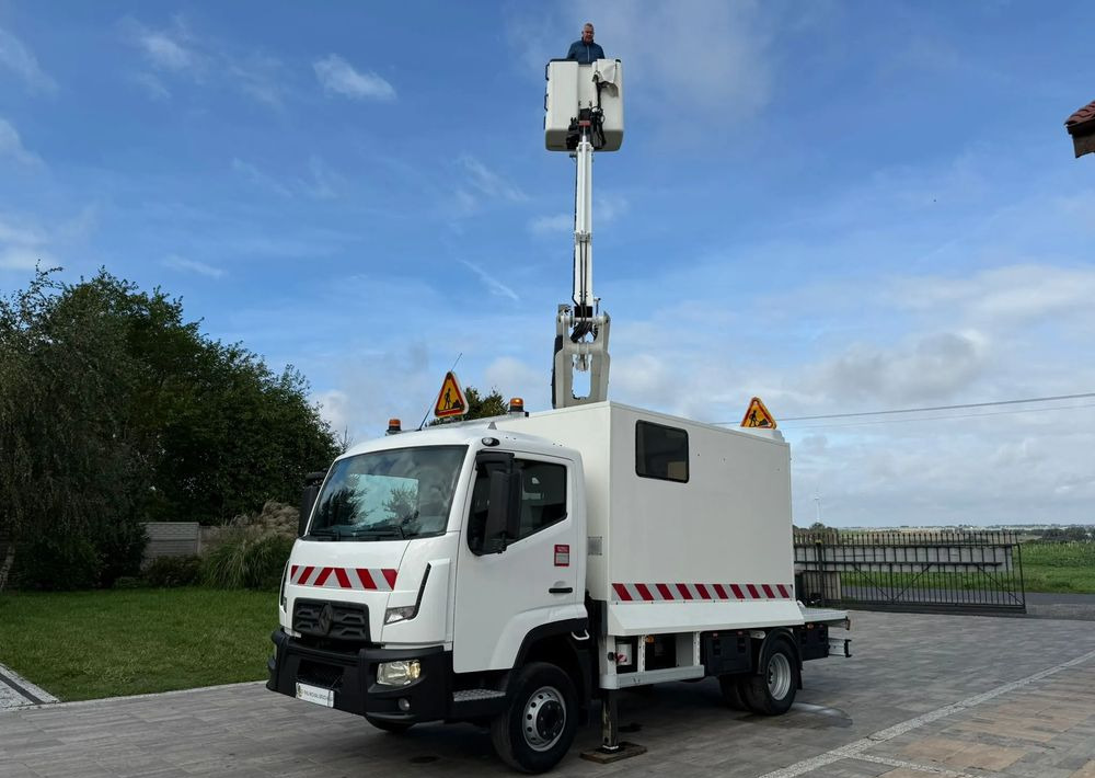 Renault D - Truck mounted aerial platform: picture 3 Renault D - Truck mounted aerial platform: picture 3