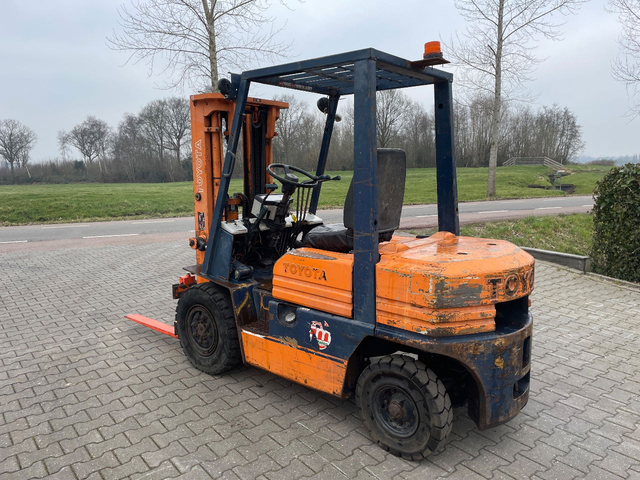 Toyota 2.5ton diesel triplo heftruck forklift - Forklift: picture 2 Toyota 2.5ton diesel triplo heftruck forklift - Forklift: picture 2