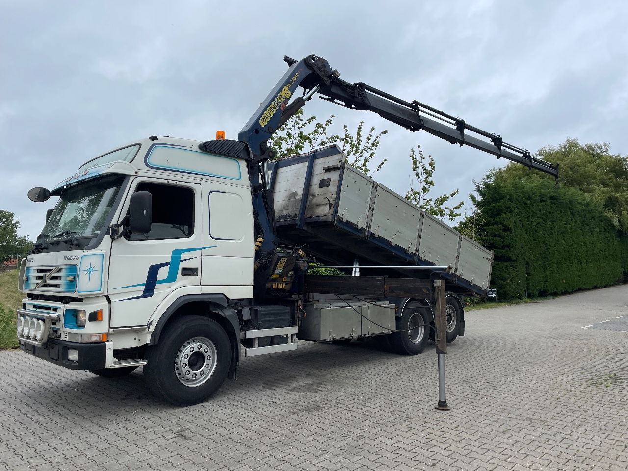 Volvo FM 7 310hp with Palfinger PK21000 with remote and tipper - Tipper, Crane truck: picture 1 Volvo FM 7 310hp with Palfinger PK21000 with remote and tipper - Tipper, Crane truck: picture 1