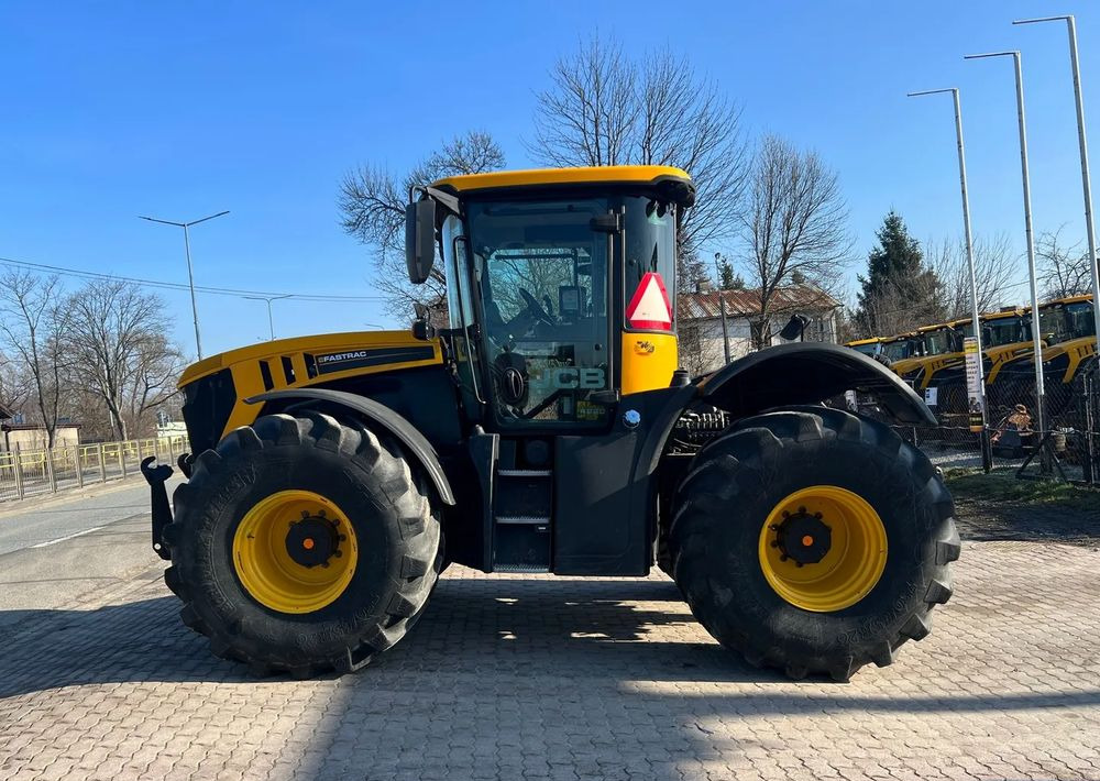 JCB 4220 - Farm tractor: picture 2 JCB 4220 - Farm tractor: picture 2