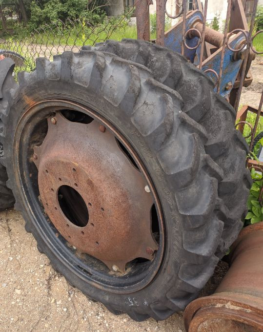 Koła wąskie do międzyrzędzi, 36 cali, nastawne - Wheel and tire package: picture 1 Koła wąskie do międzyrzędzi, 36 cali, nastawne - Wheel and tire package: picture 1