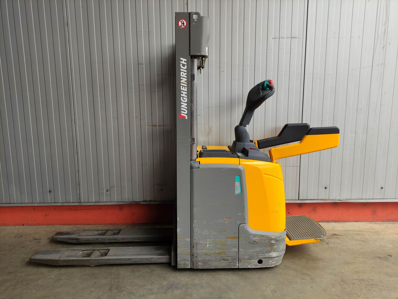 Jungheinrich ERC 212 - Stacker: picture 1 Jungheinrich ERC 212 - Stacker: picture 1