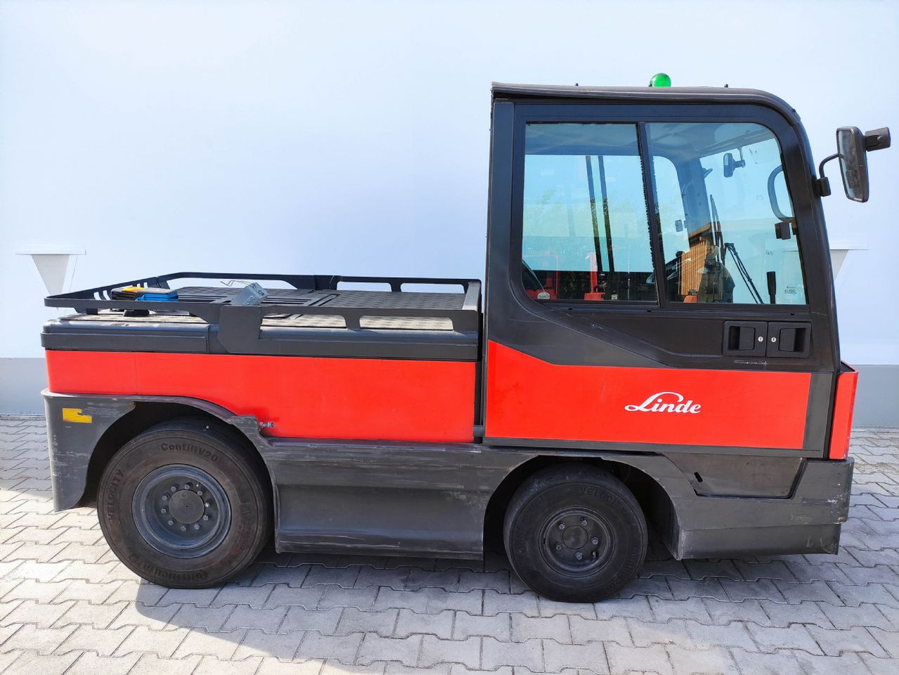 Linde P250 - Tow tractor: picture 2 Linde P250 - Tow tractor: picture 2