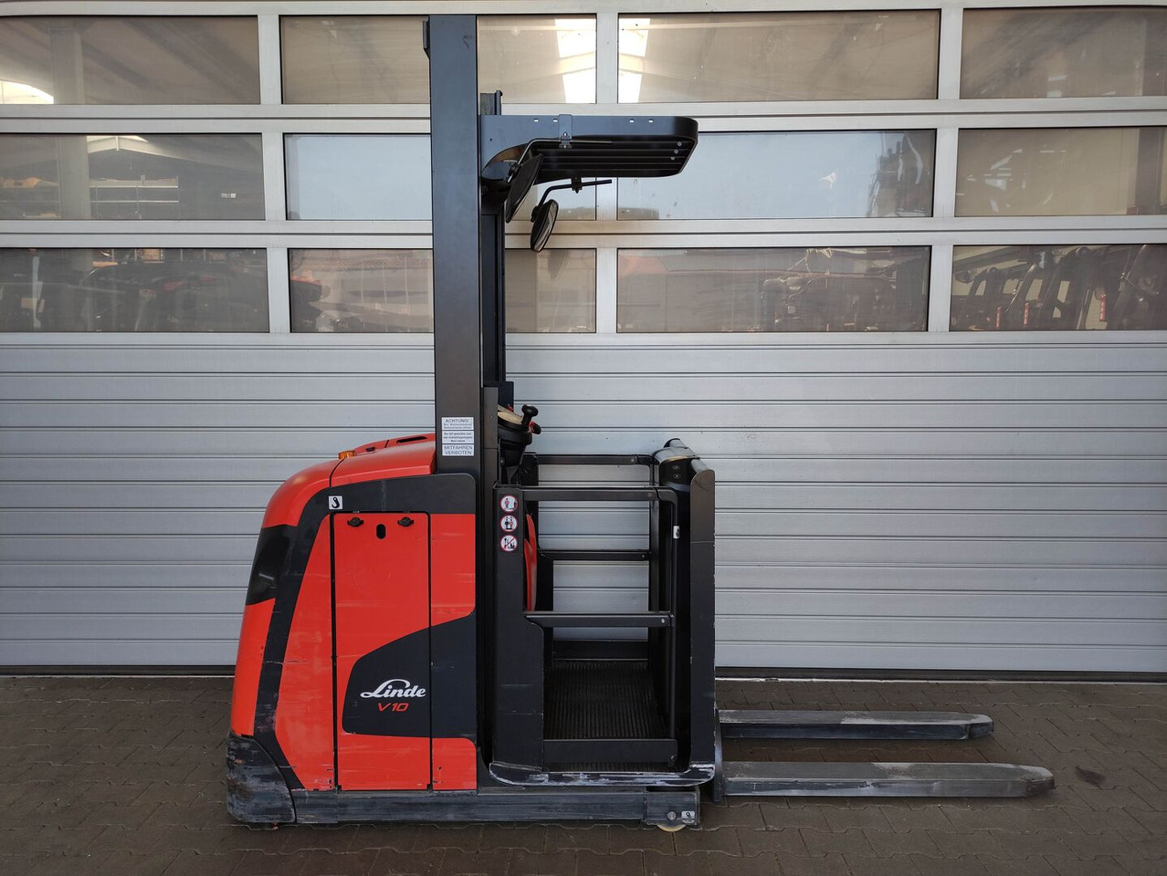 Linde V10-02 - Order picker: picture 1 Linde V10-02 - Order picker: picture 1
