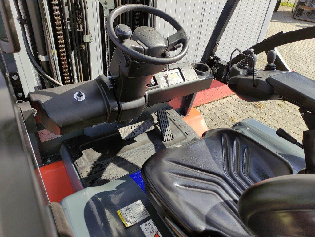 Toyota 8FBMT40 - Electric forklift: picture 5 Toyota 8FBMT40 - Electric forklift: picture 5