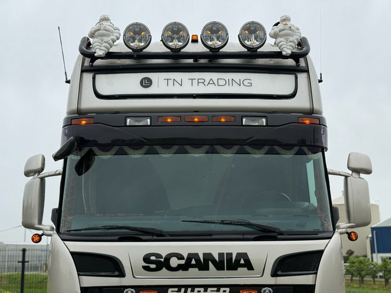 Scania R 580 SHOWTRUCK, VOLLUCHT, VOL SPOILER, RETARDER, SCHUIFSCHOTEL. - Tractor unit: picture 4 Scania R 580 SHOWTRUCK, VOLLUCHT, VOL SPOILER, RETARDER, SCHUIFSCHOTEL. - Tractor unit: picture 4