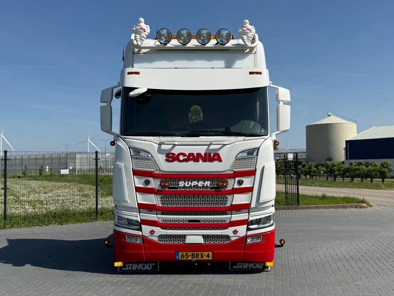 Scania R 650 FULL AIR, RETARDER, LEATHER, SHOW, INTERIOR. - Tractor unit: picture 2 Scania R 650 FULL AIR, RETARDER, LEATHER, SHOW, INTERIOR. - Tractor unit: picture 2